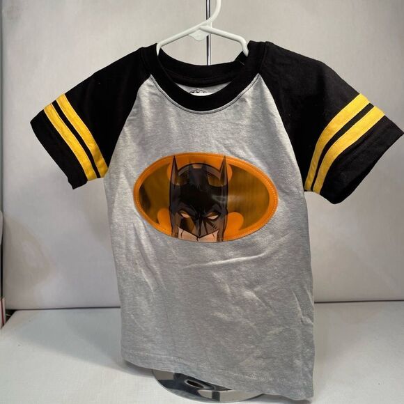 BATMAN HOLOGRAM BATMAN T-SHIRT SIZE 2T - Picture 1 of 5
